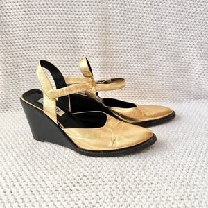 Vivien Lee Gold Leather Pointed Toe Ankle Strap Wedge Dress Heels 38.5 Italy